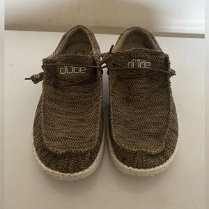 Hey dude shoe for men brown and barely worn just like new